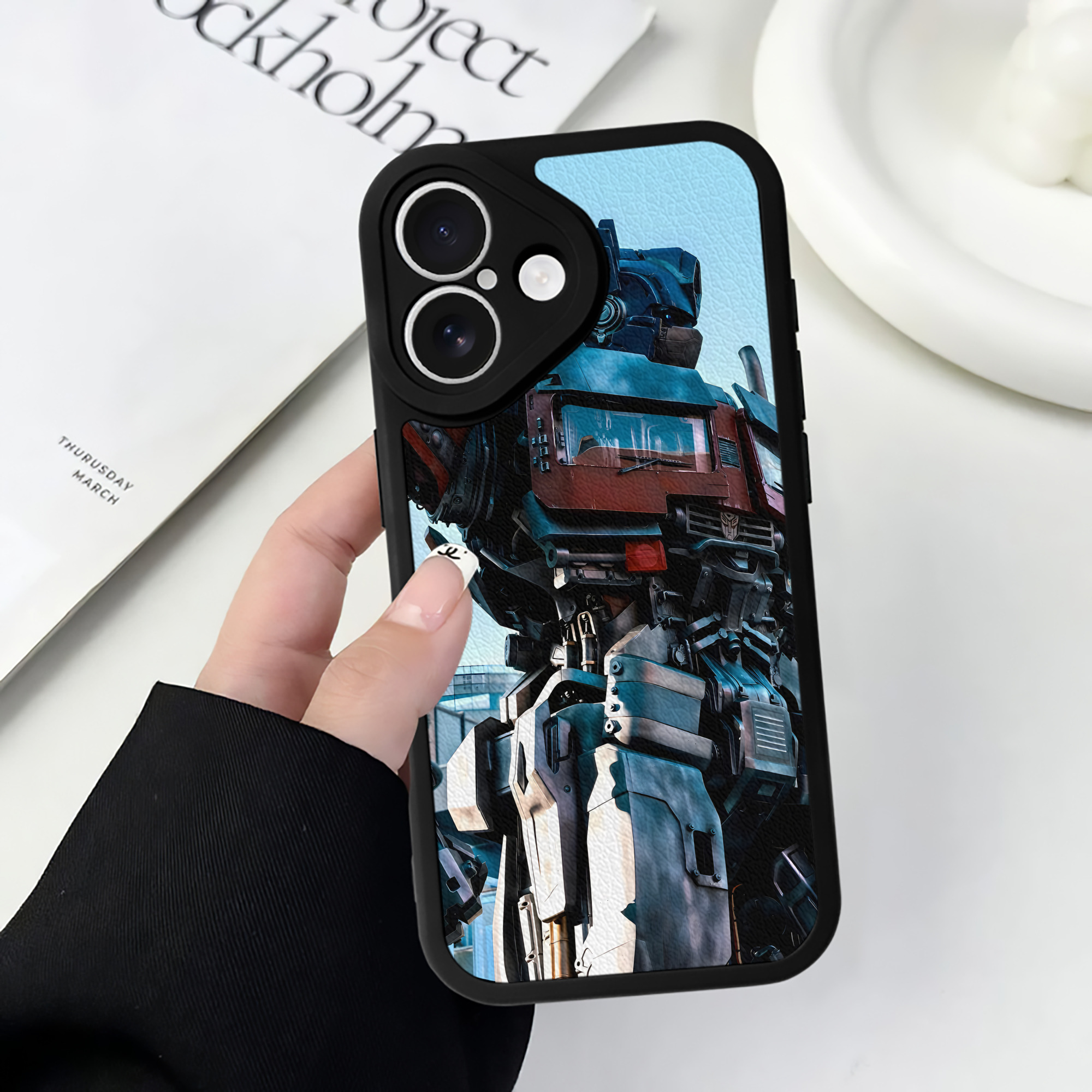 （画像用） Transformers トランスフォーマー 【iPhone 16シリーズ対応】シリコンスマホケース（レザー調） 材質：シリコン